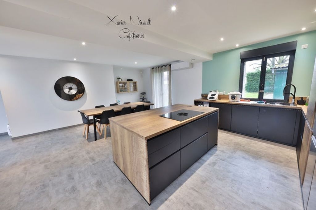 Achat maison à vendre 5 chambres 231 m² - Saint-Cyr-sur-Menthon
