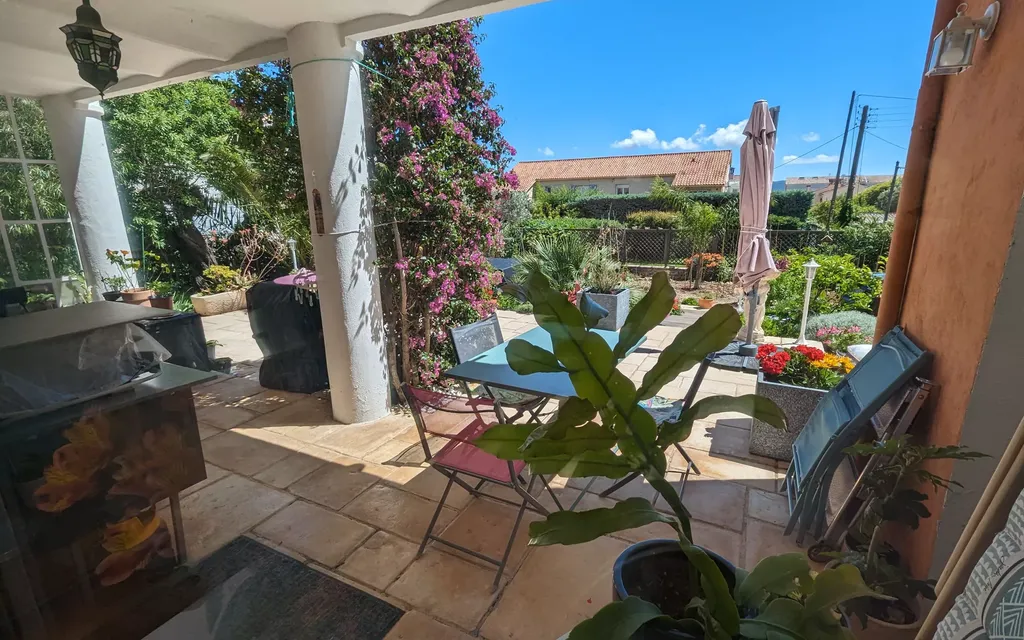 Achat maison à vendre 2 chambres 84 m² - Sanary-sur-Mer