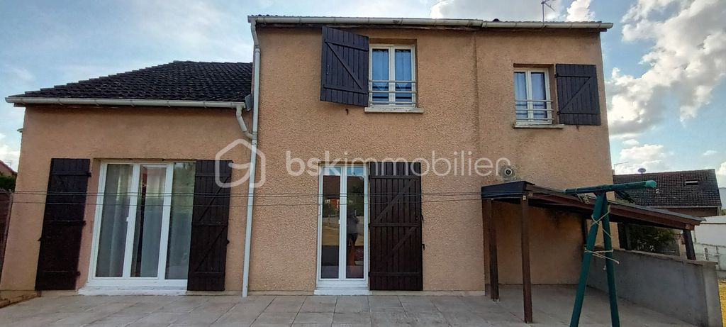 Achat maison à vendre 3 chambres 100 m² - Saint-Doulchard