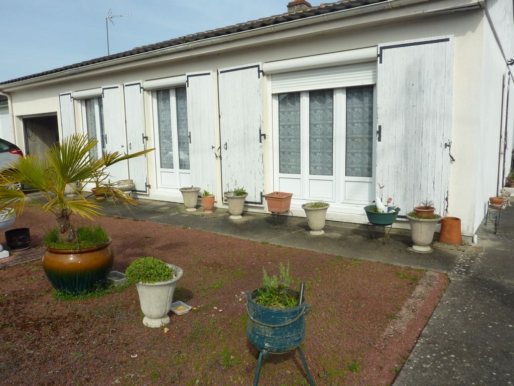 Achat maison à vendre 2 chambres 100 m² - Montmorillon