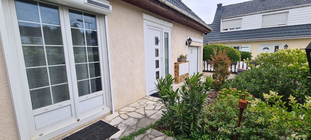 Achat maison à vendre 4 chambres 102 m² - Savigny-le-Temple