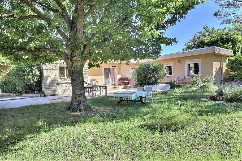 Achat maison à vendre 4 chambres 142 m² - Entraigues-sur-la-Sorgue