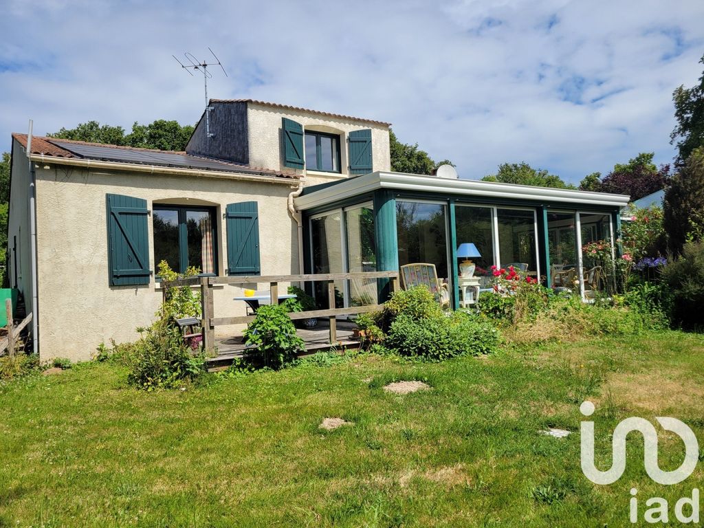 Achat maison à vendre 3 chambres 157 m² - Saint-Avaugourd-des-Landes