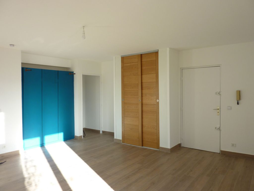 Achat studio à vendre 45 m² - Carros