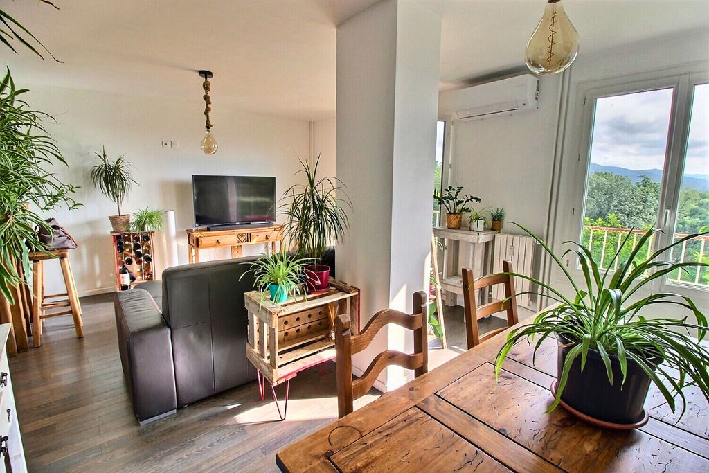 Achat appartement à vendre 4 pièces 66 m² - Hyères