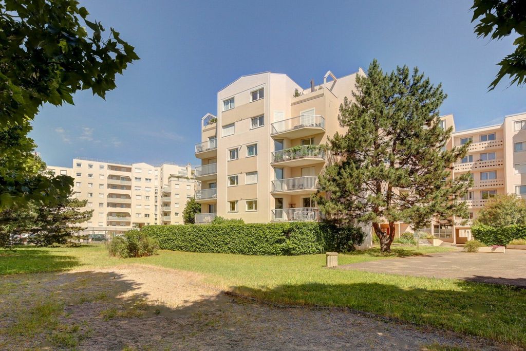 Achat appartement à vendre 4 pièces 76 m² - Lyon 8ème arrondissement