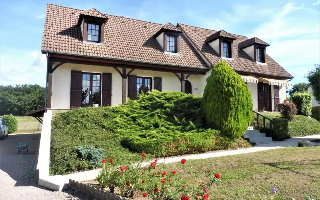 Achat maison à vendre 4 chambres 1 585 m² - Cercy-la-Tour