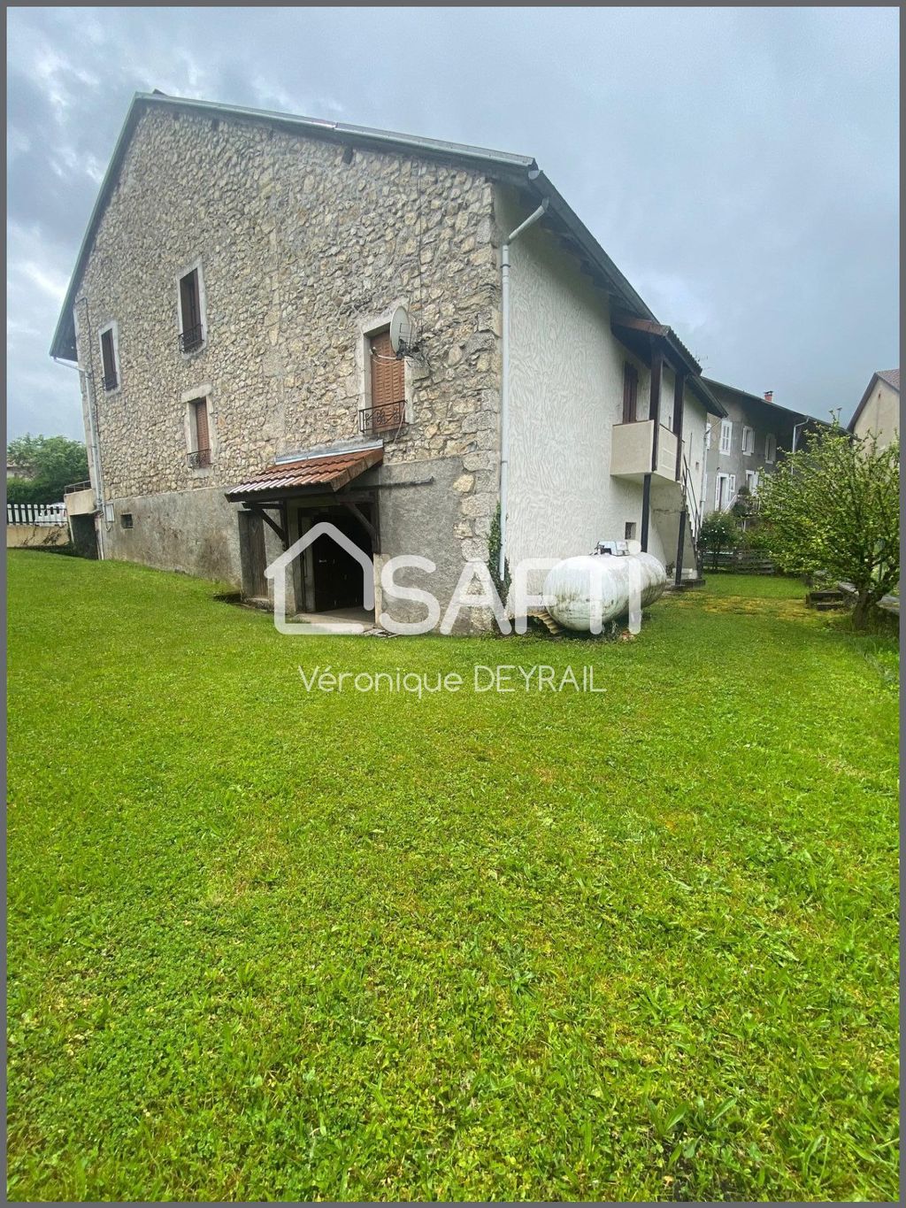 Achat maison à vendre 3 chambres 180 m² - Bellegarde-sur-Valserine