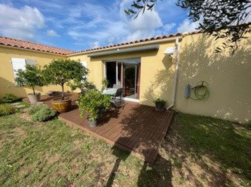 Achat maison à vendre 4 chambres 152 m² - Saint-Vivien