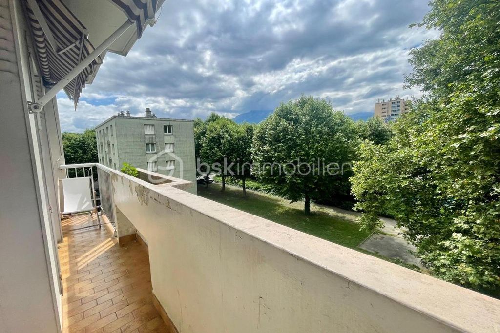 Achat appartement à vendre 4 pièces 67 m² - Saint-Martin-d'Hères