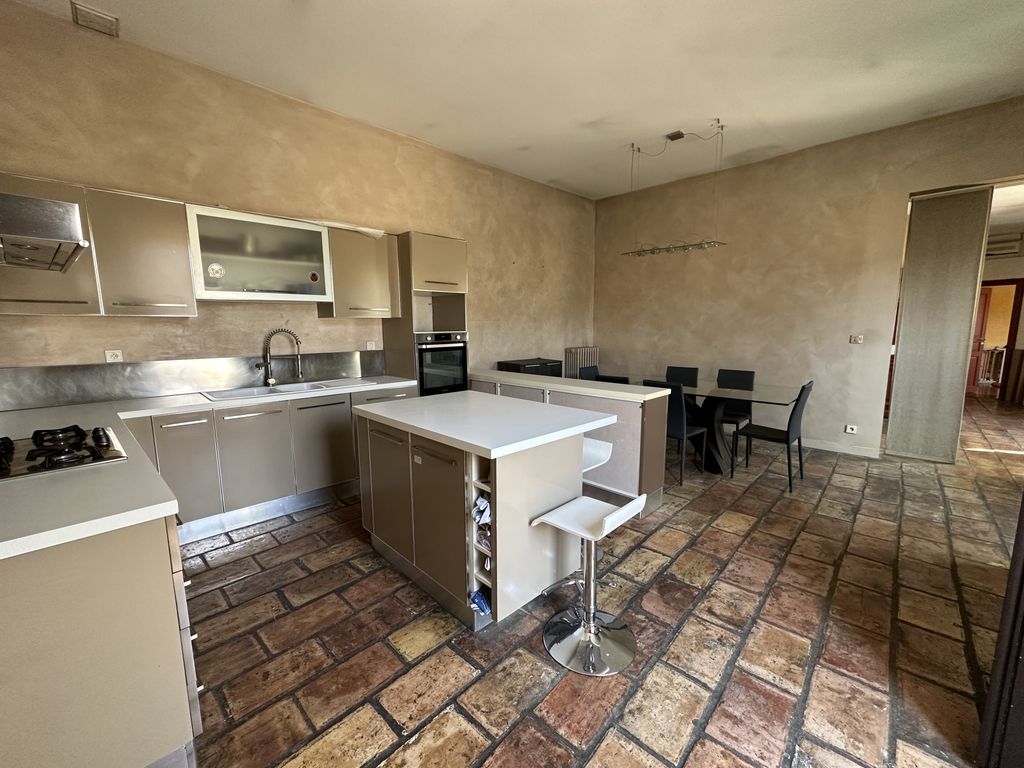 Achat maison à vendre 3 chambres 135 m² - Nîmes