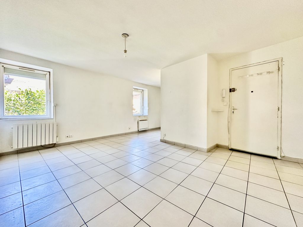 Achat appartement à vendre 2 pièces 42 m² - Bourgoin-Jallieu