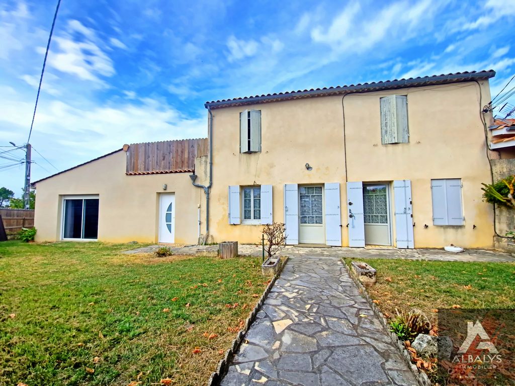 Achat maison à vendre 4 chambres 210 m² - La Lande-de-Fronsac