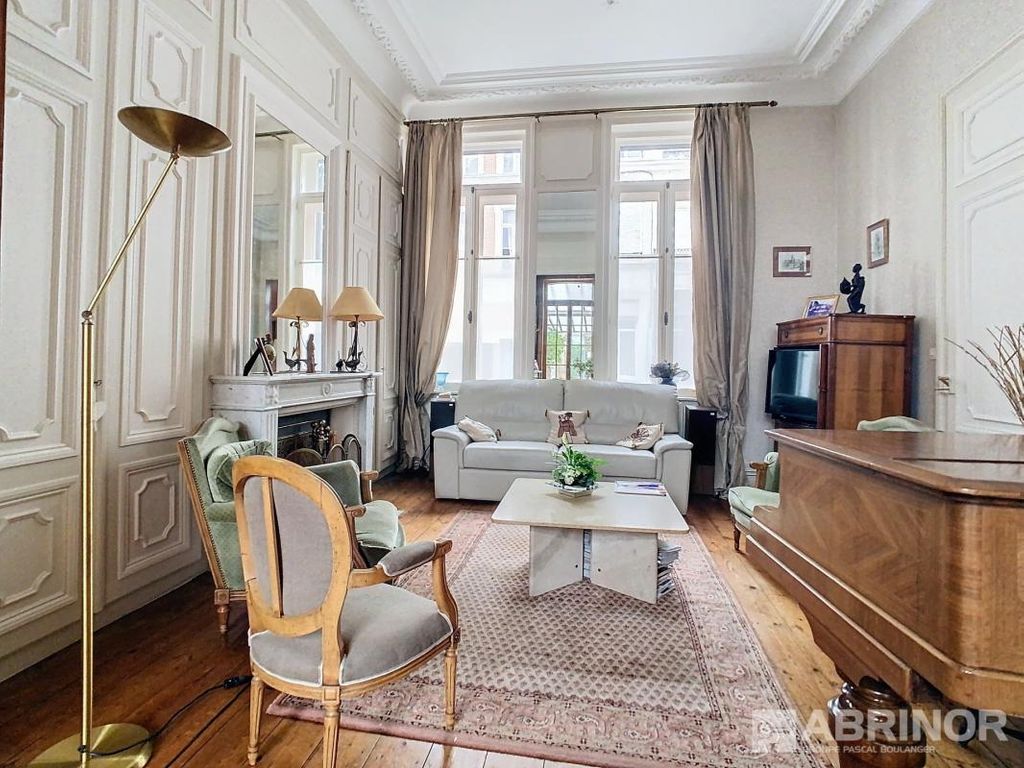 Achat maison à vendre 6 chambres 239 m² - Lille