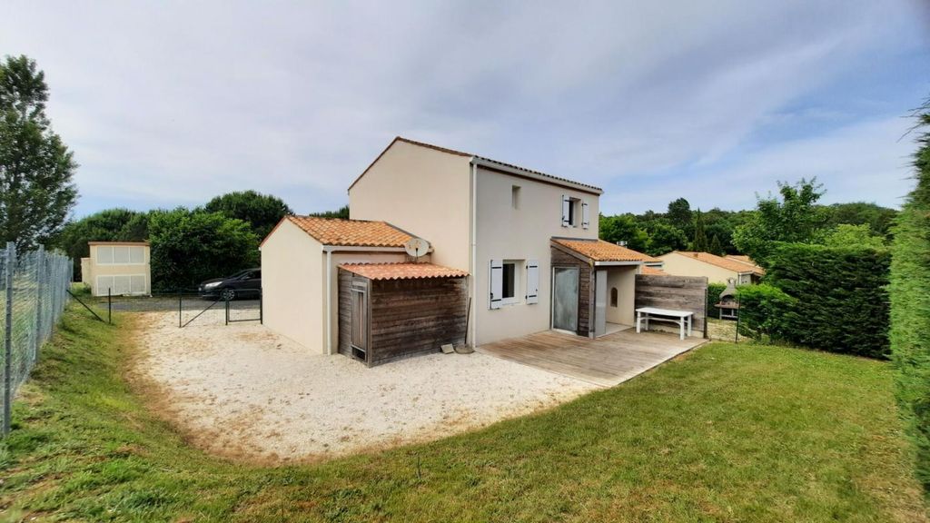 Achat maison à vendre 3 chambres 75 m² - Ozillac