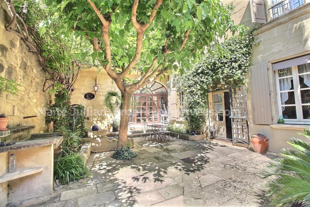 Achat maison à vendre 5 chambres 230 m² - Uzès