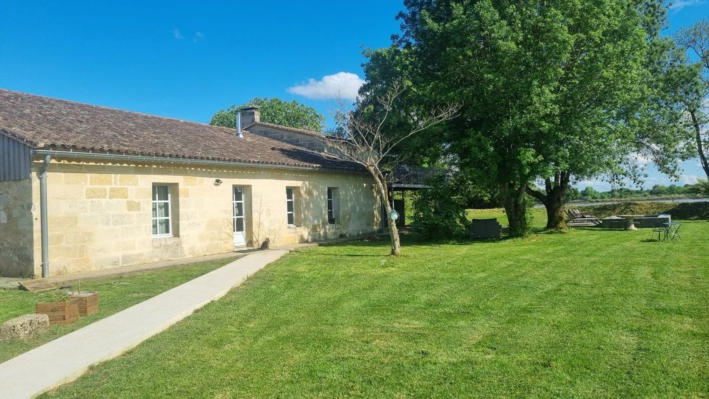 Achat maison à vendre 5 chambres 268 m² - Fronsac