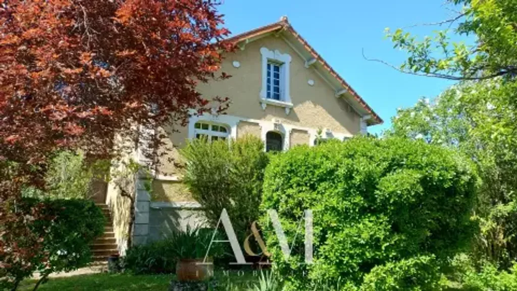 Achat maison à vendre 4 chambres 125 m² - Ruelle-sur-Touvre