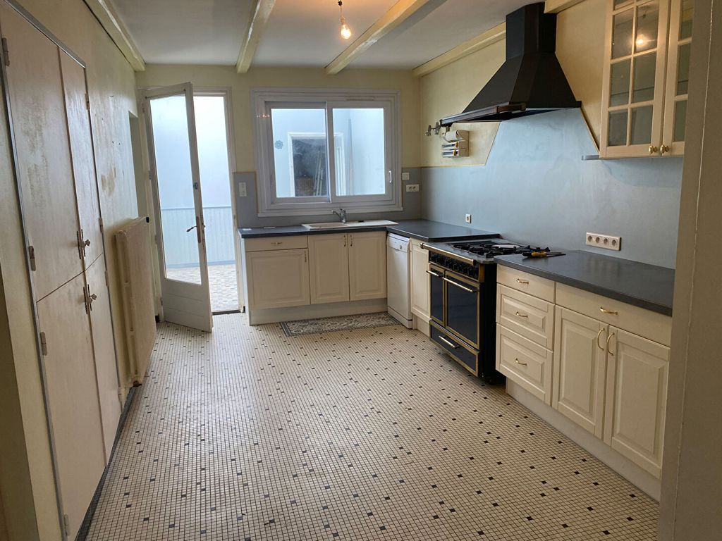 Achat maison à vendre 5 chambres 210 m² - Le Champ-Saint-Père