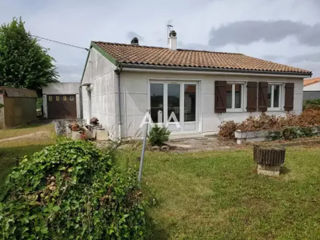 Achat maison à vendre 2 chambres 75 m² - Ruffec