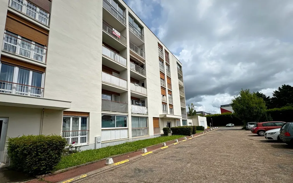 Achat appartement à vendre 4 pièces 82 m² - Saint-Jean-de-la-Ruelle