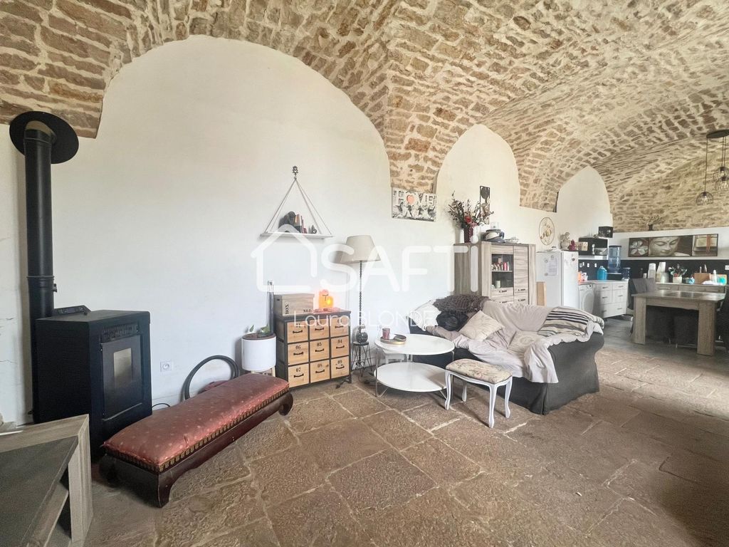 Achat maison à vendre 6 chambres 121 m² - Saint-Amour