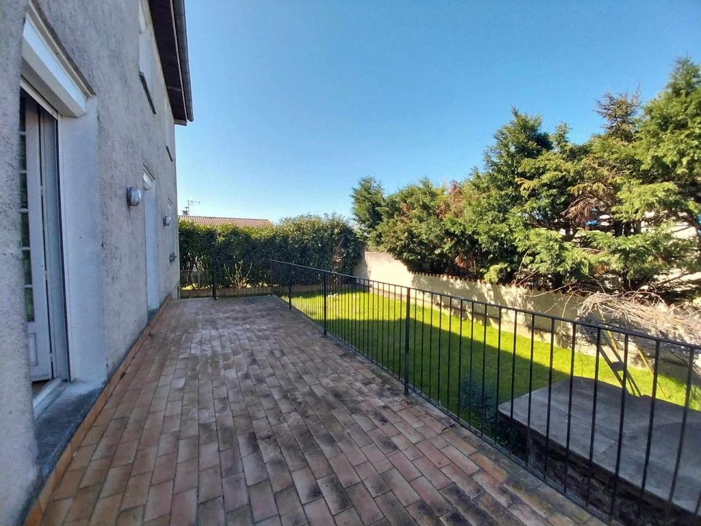 Achat maison à vendre 6 chambres 145 m² - Aussillon