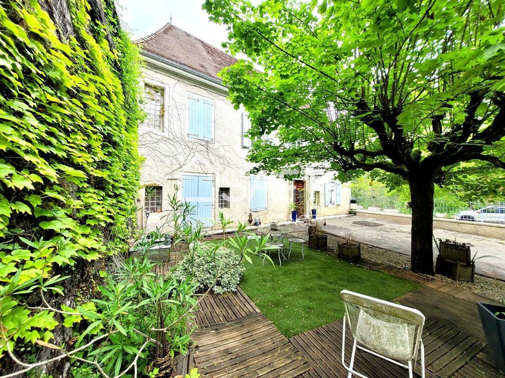 Achat maison à vendre 5 chambres 300 m² - Saint-Geoire-en-Valdaine