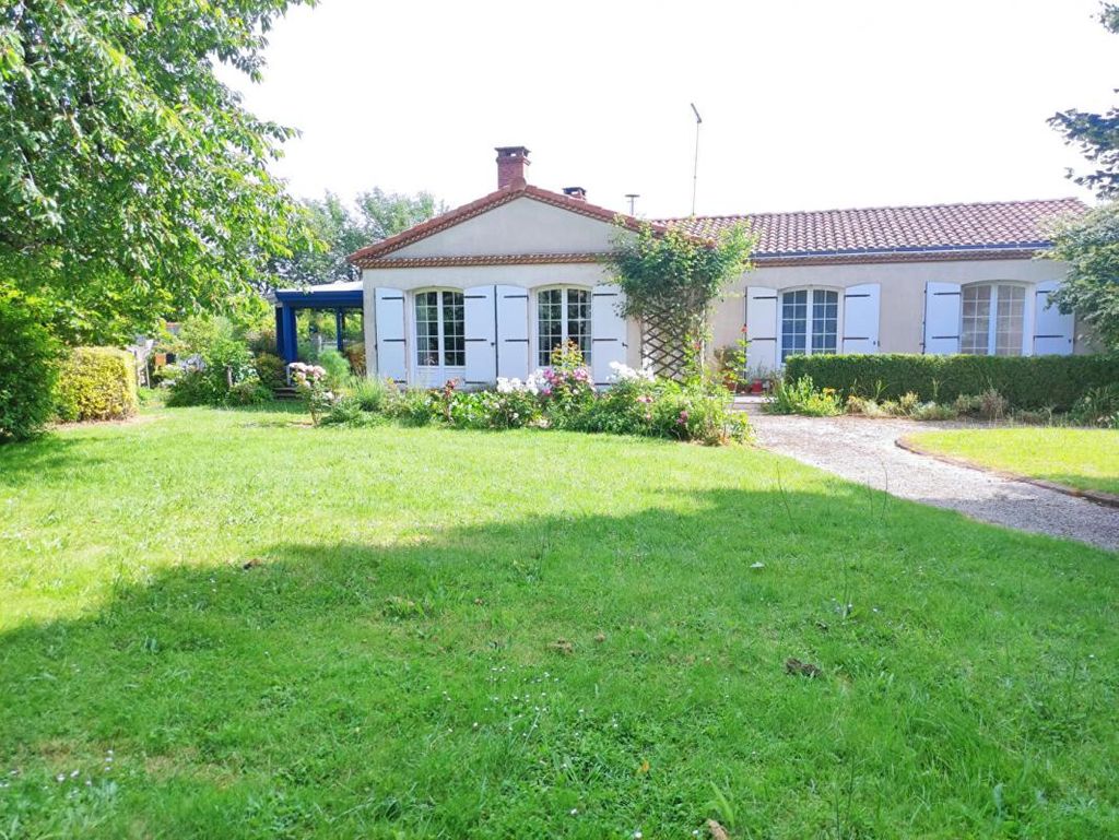 Achat maison à vendre 5 chambres 137 m² - Chavagnes-les-Redoux