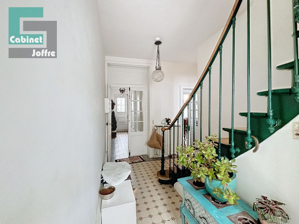 Achat maison à vendre 6 chambres 179 m² - Fontainebleau