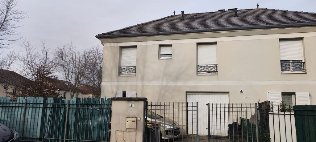 Achat maison à vendre 4 chambres 117 m² - Savigny-le-Temple