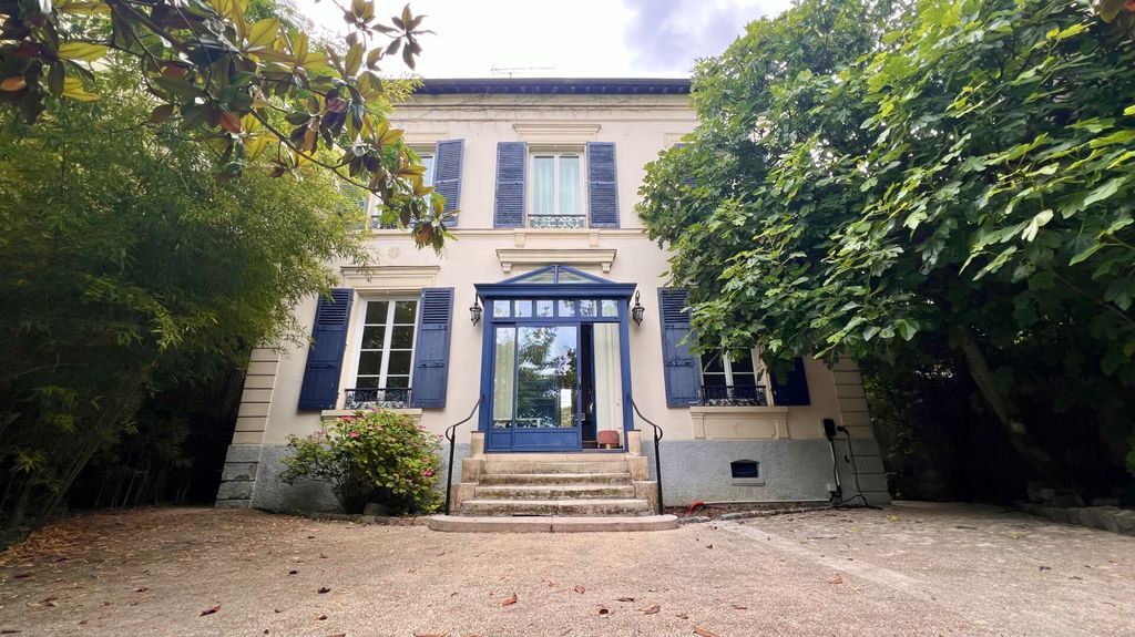 Achat maison à vendre 6 chambres 198 m² - Corbeil-Essonnes