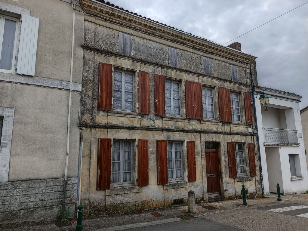 Achat maison à vendre 4 chambres 148 m² - Baignes-Sainte-Radegonde