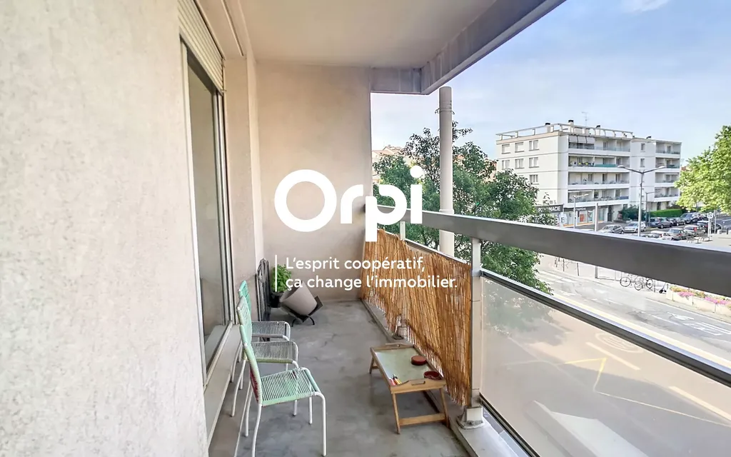 Achat appartement à vendre 2 pièces 54 m² - Lyon 8ème arrondissement