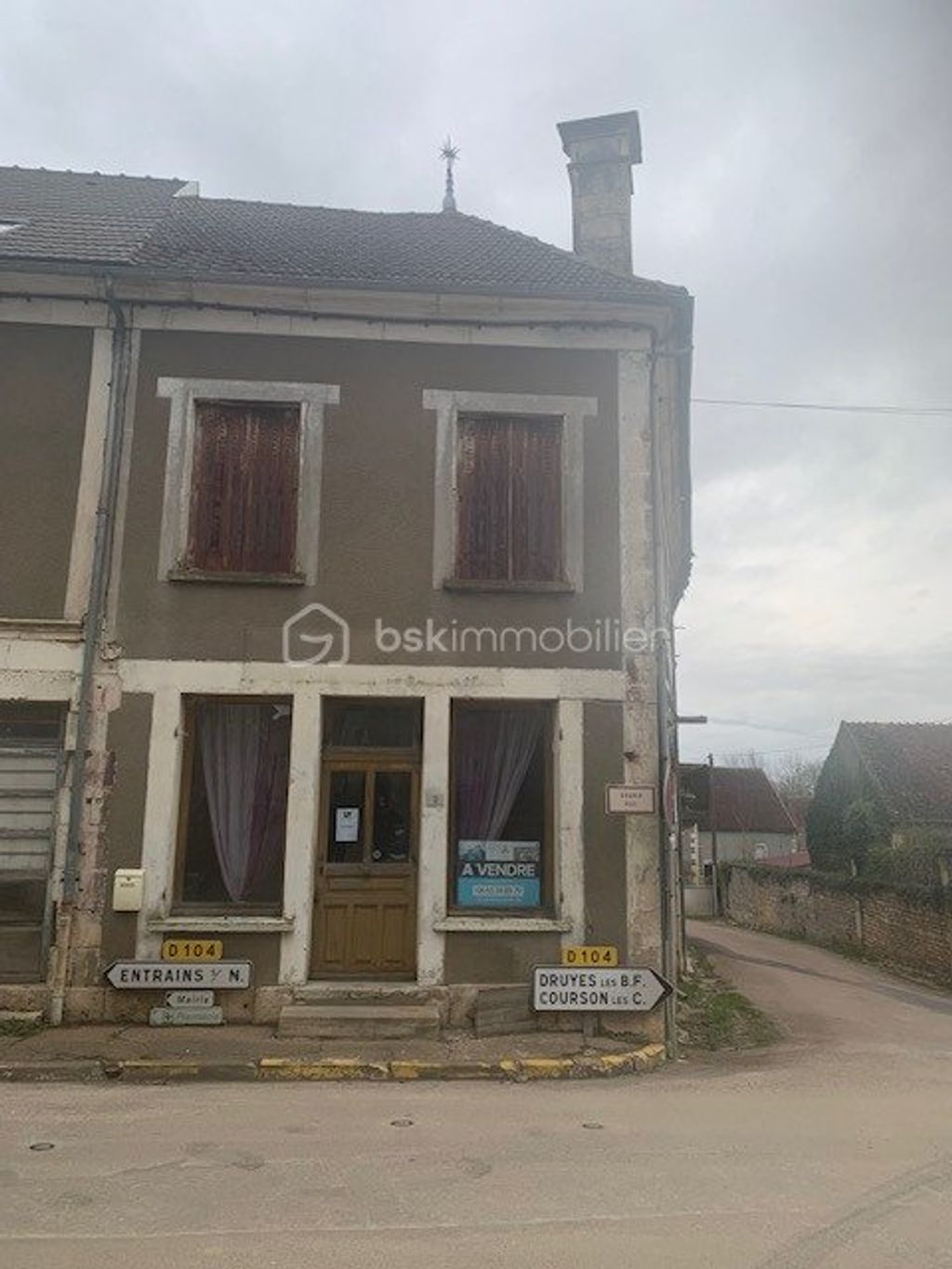 Achat maison à vendre 3 chambres 90 m² - Étais-la-Sauvin