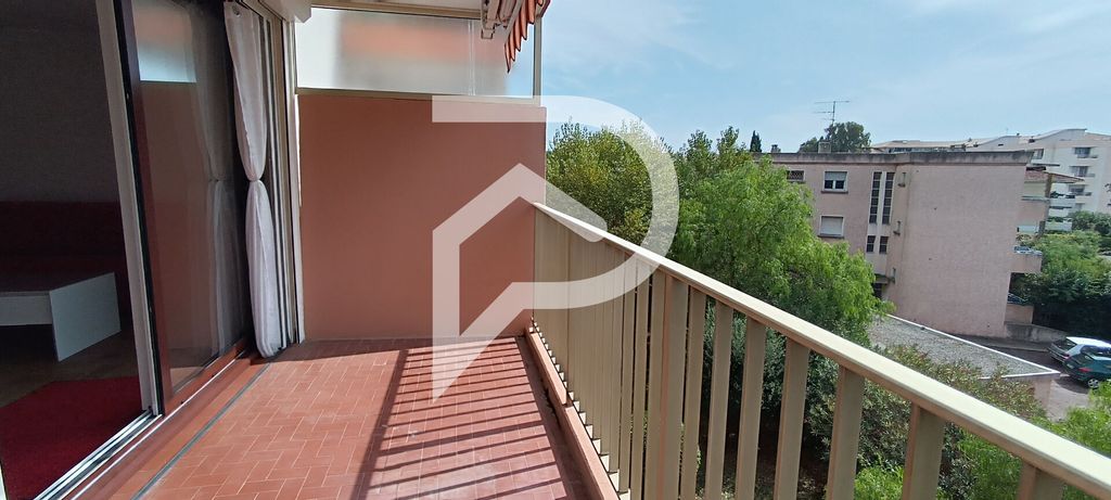 Achat appartement à vendre 3 pièces 64 m² - Fréjus