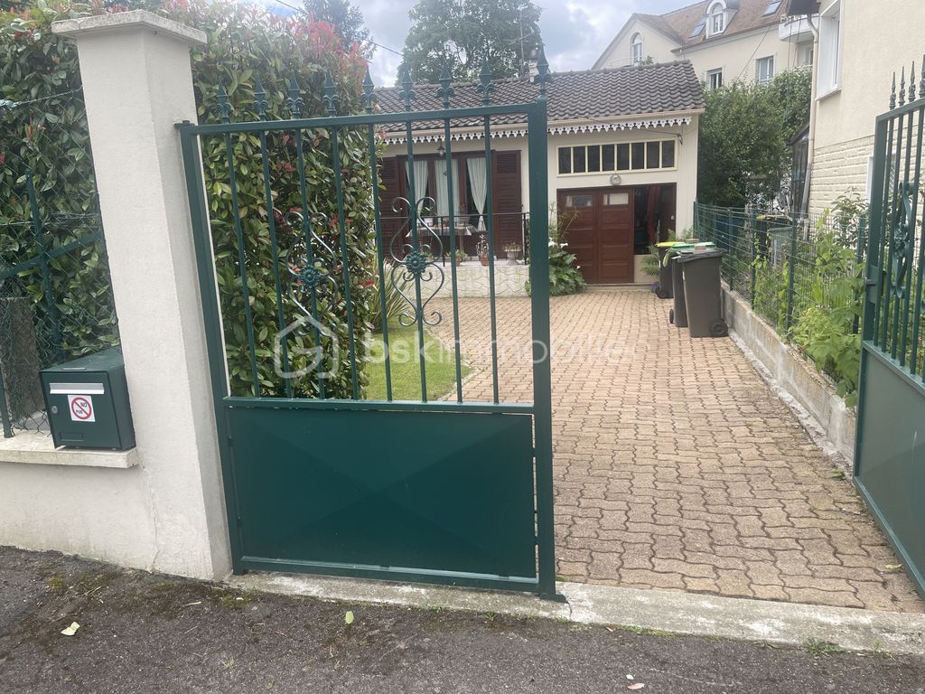 Achat maison à vendre 2 chambres 76 m² - Sainte-Geneviève-des-Bois