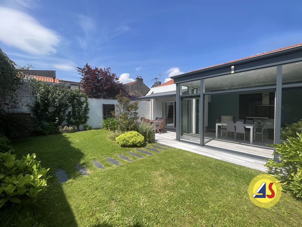 Achat maison à vendre 5 chambres 136 m² - Rezé