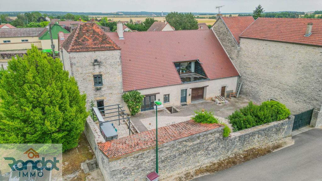 Achat maison à vendre 6 chambres 231 m² - Dijon
