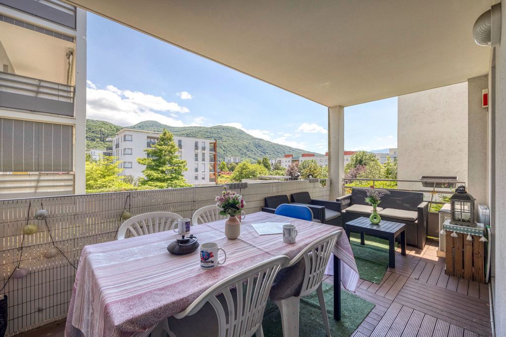 Achat appartement à vendre 3 pièces 67 m² - Saint-Martin-d'Hères