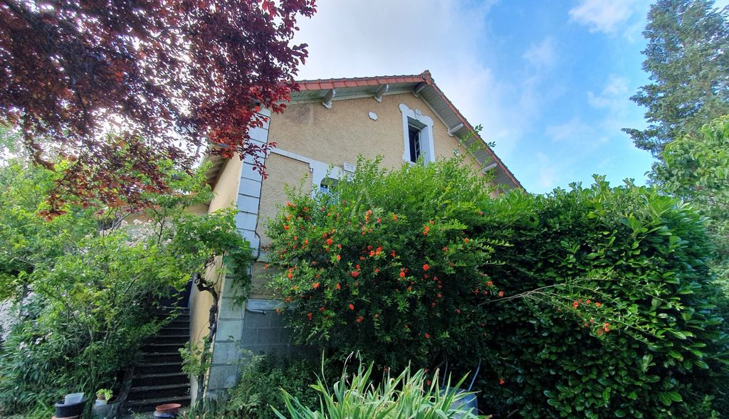 Achat maison à vendre 4 chambres 125 m² - Ruelle-sur-Touvre