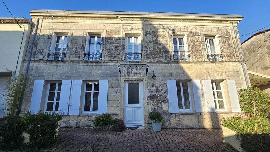 Achat maison à vendre 6 chambres 253 m² - Saint-André-de-Cubzac