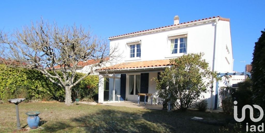 Achat maison à vendre 4 chambres 138 m² - Royan