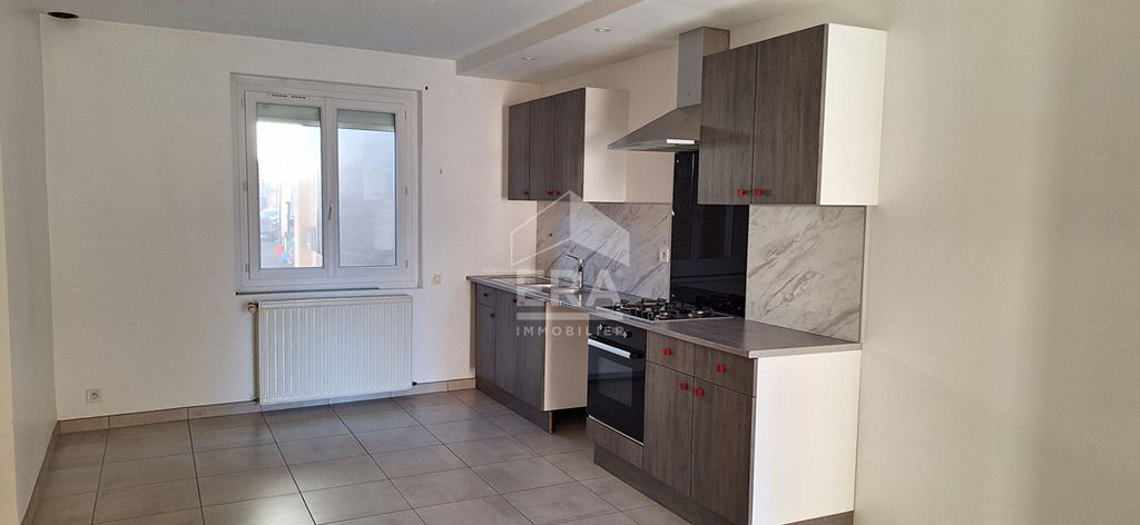 Achat maison à vendre 3 chambres 79 m² - Saint-Sulpice-la-Pointe