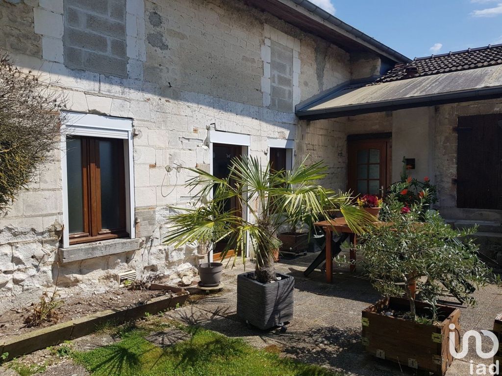 Achat maison à vendre 5 chambres 177 m² - Courtisols