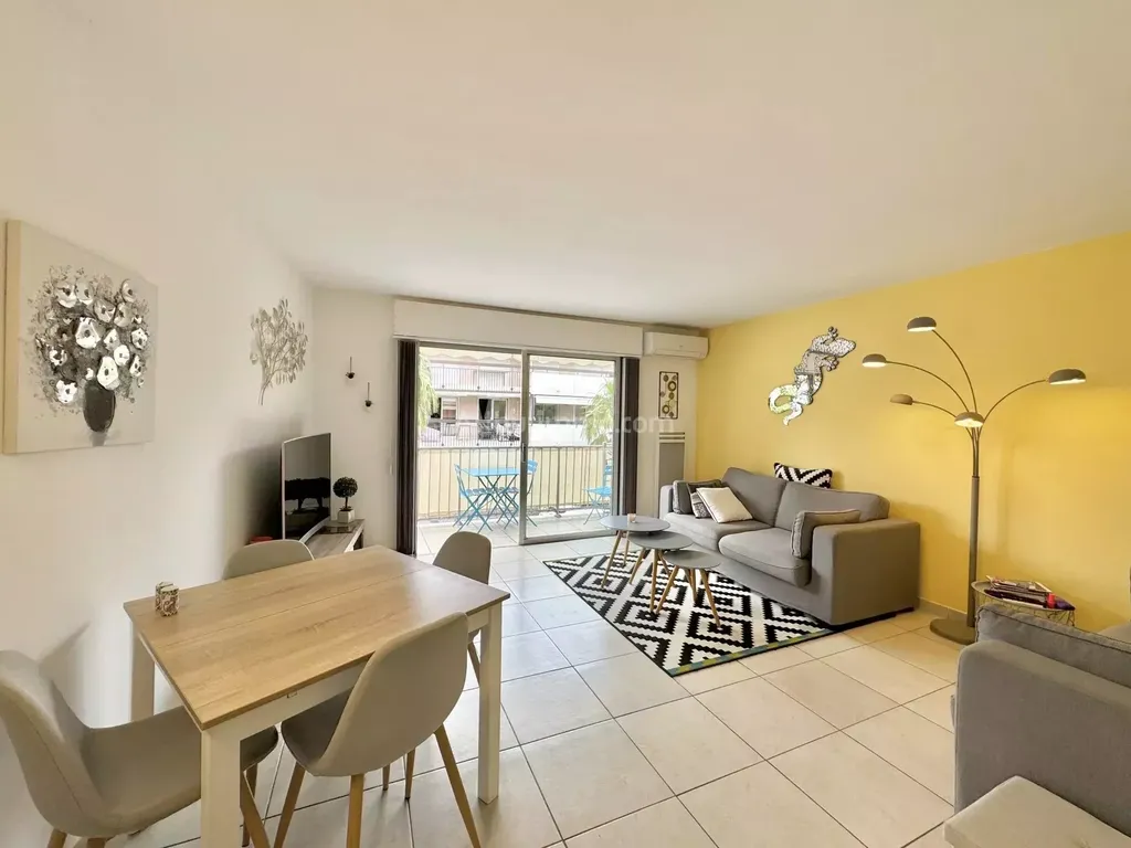 Achat appartement à vendre 2 pièces 45 m² - Sainte-Maxime