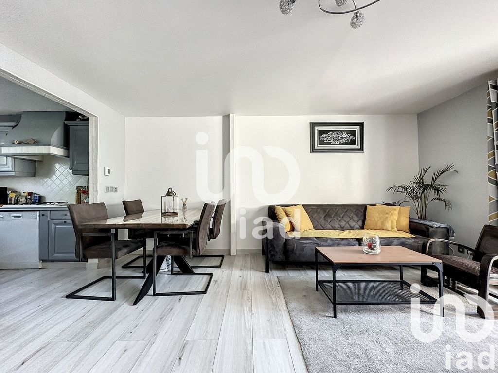 Achat maison à vendre 3 chambres 80 m² - Saint-Pierre-du-Perray