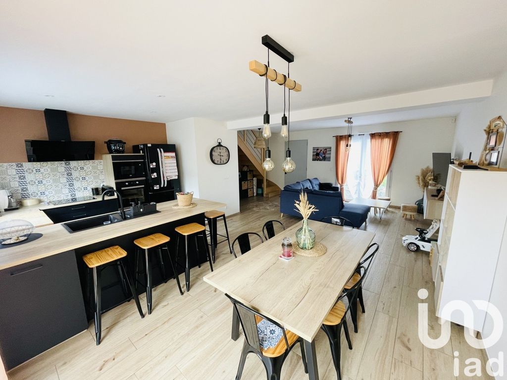 Achat maison à vendre 4 chambres 111 m² - Saint-Antoine-du-Rocher