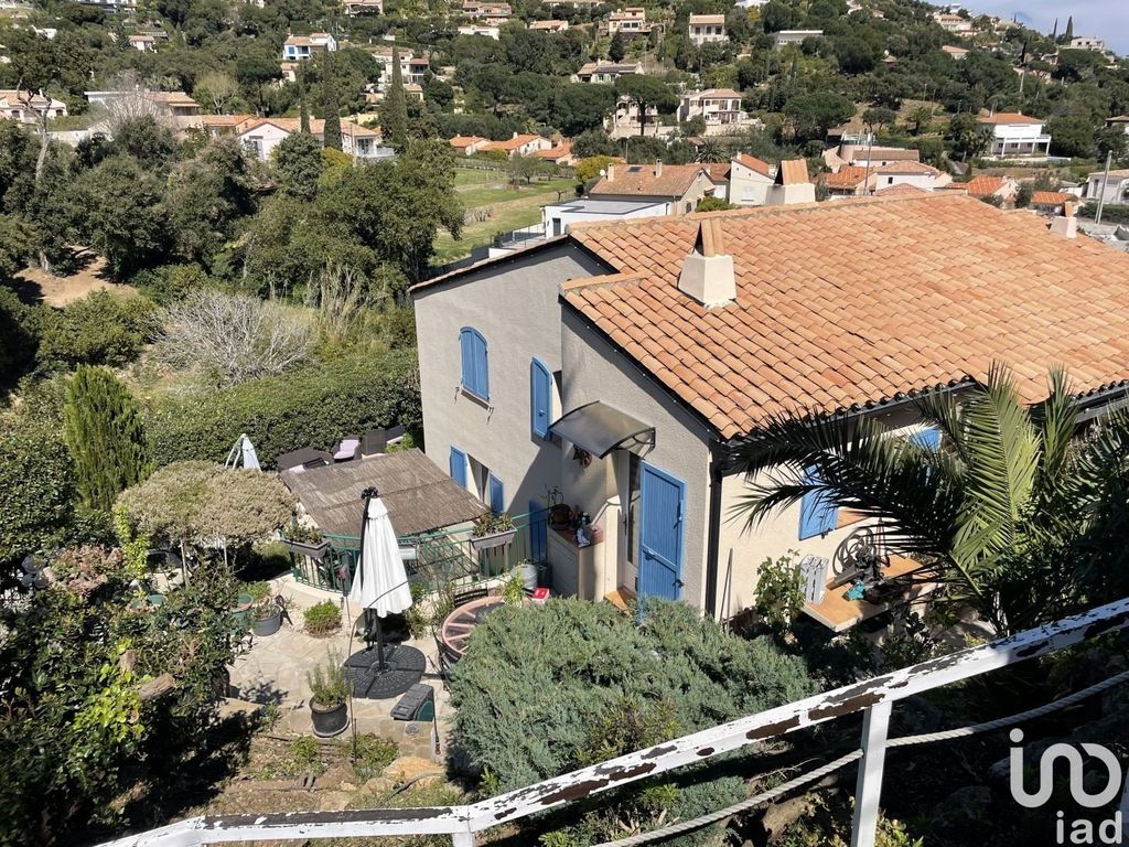 Achat maison à vendre 4 chambres 154 m² - Cavalaire-sur-Mer