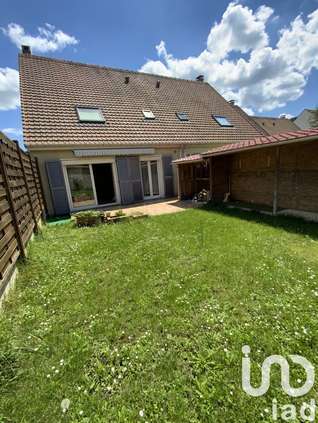 Achat maison à vendre 3 chambres 107 m² - Brie-Comte-Robert